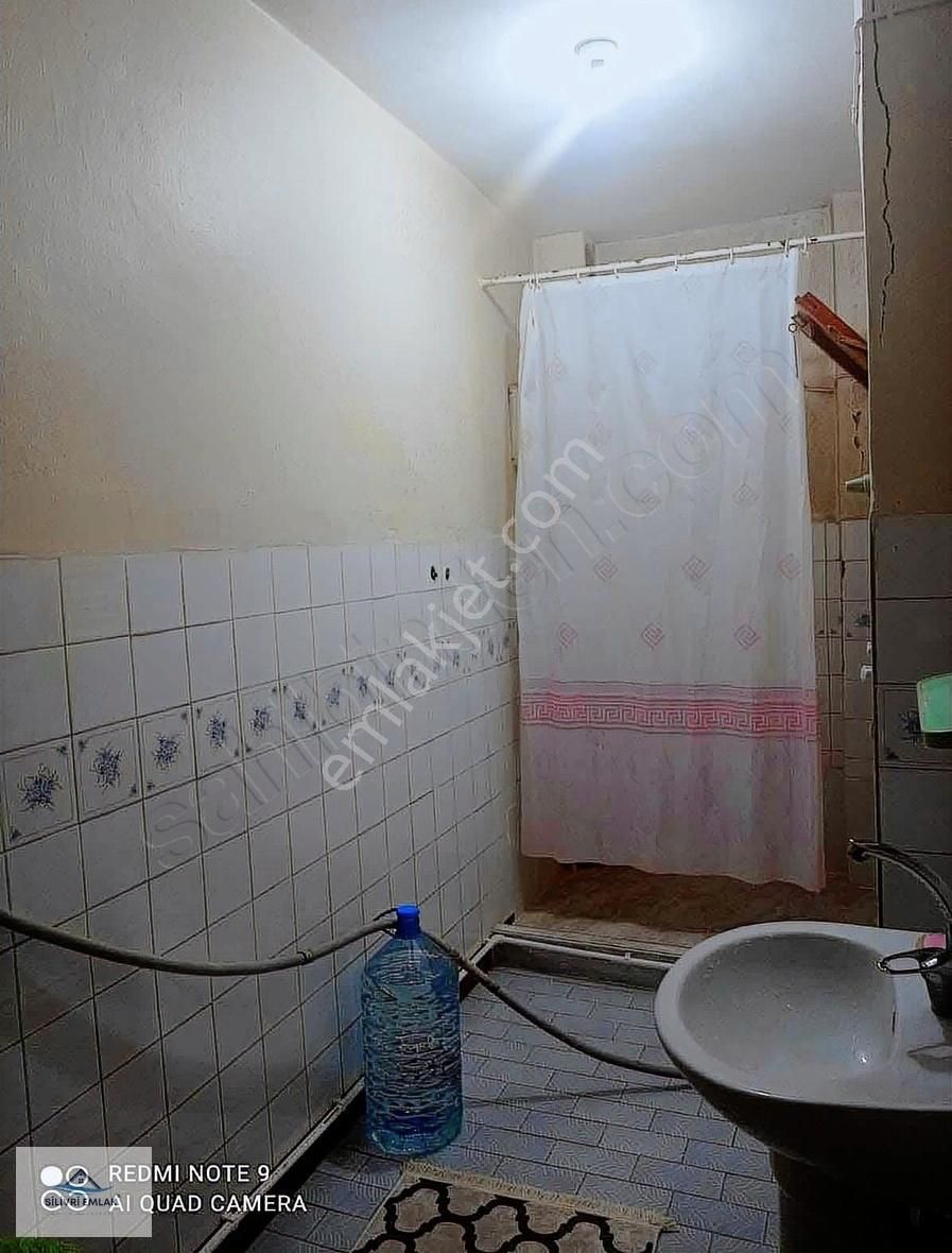 Yüzyıl Mahallesinde Arsa Payı Yüksek Geniş Kullanışlı 3+1 Daire