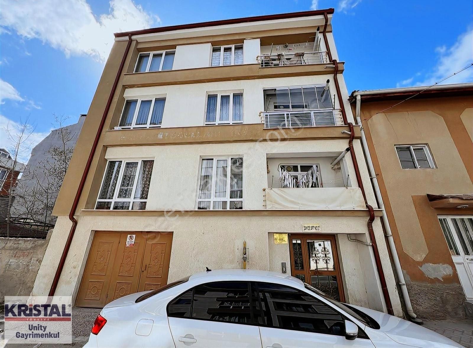 Şirintepe'de Arakat 2+1 Satılık Katta Tek Daire