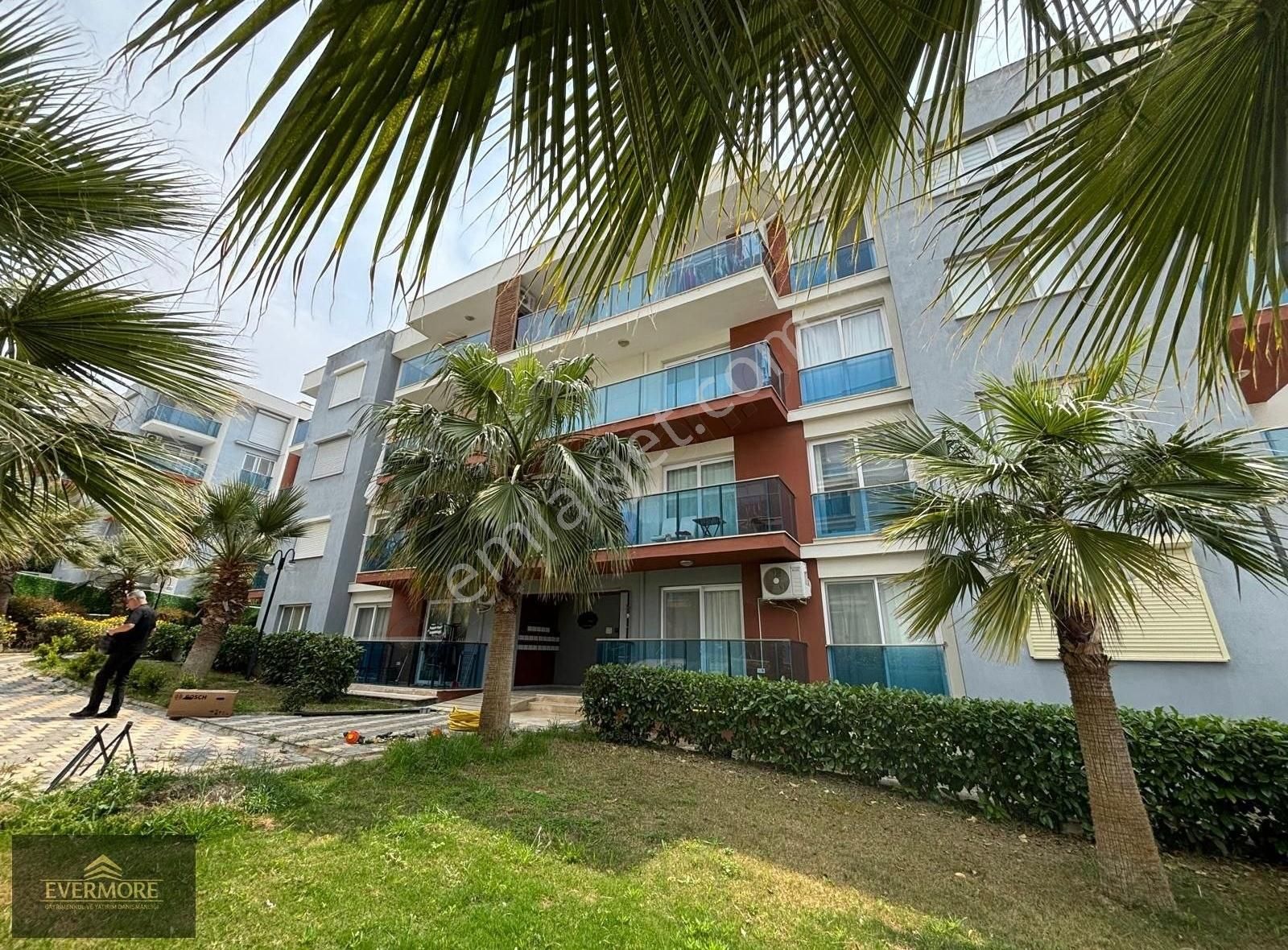 Kuşadası'nda Havuzlu Site İçinde, Güvenlikli-kiralık 1+1 Daire
