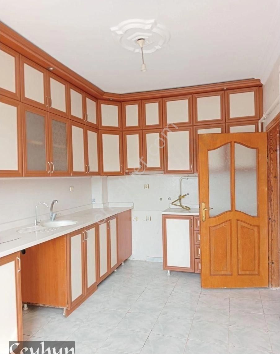 Karşıyaka'da Bilgehan Sitesinde 3+1+ Kilerli 2balkonlu 2cepheli