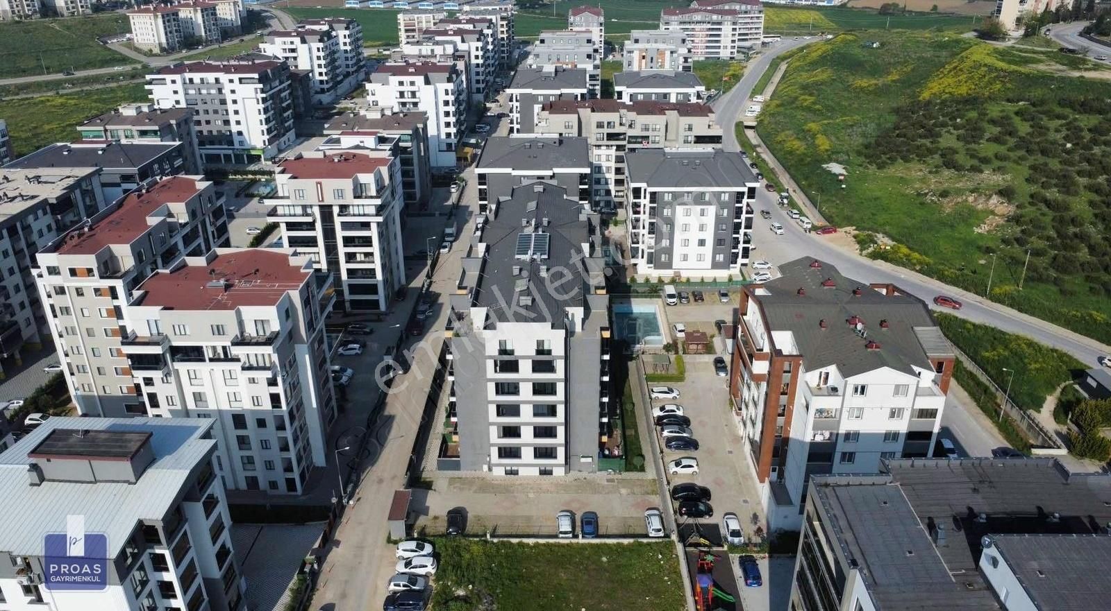 Balkanda Satılık 2+1 Havuzlu Bahçeli Zemin Kat Daire Net 96m2