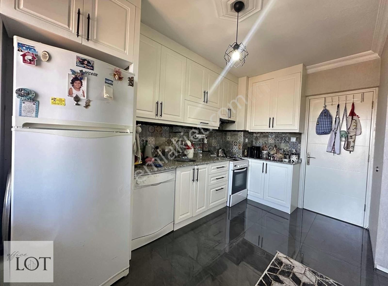 Cadde Üzeri 3+1 140 M2 Asansörlü Satılık Daire