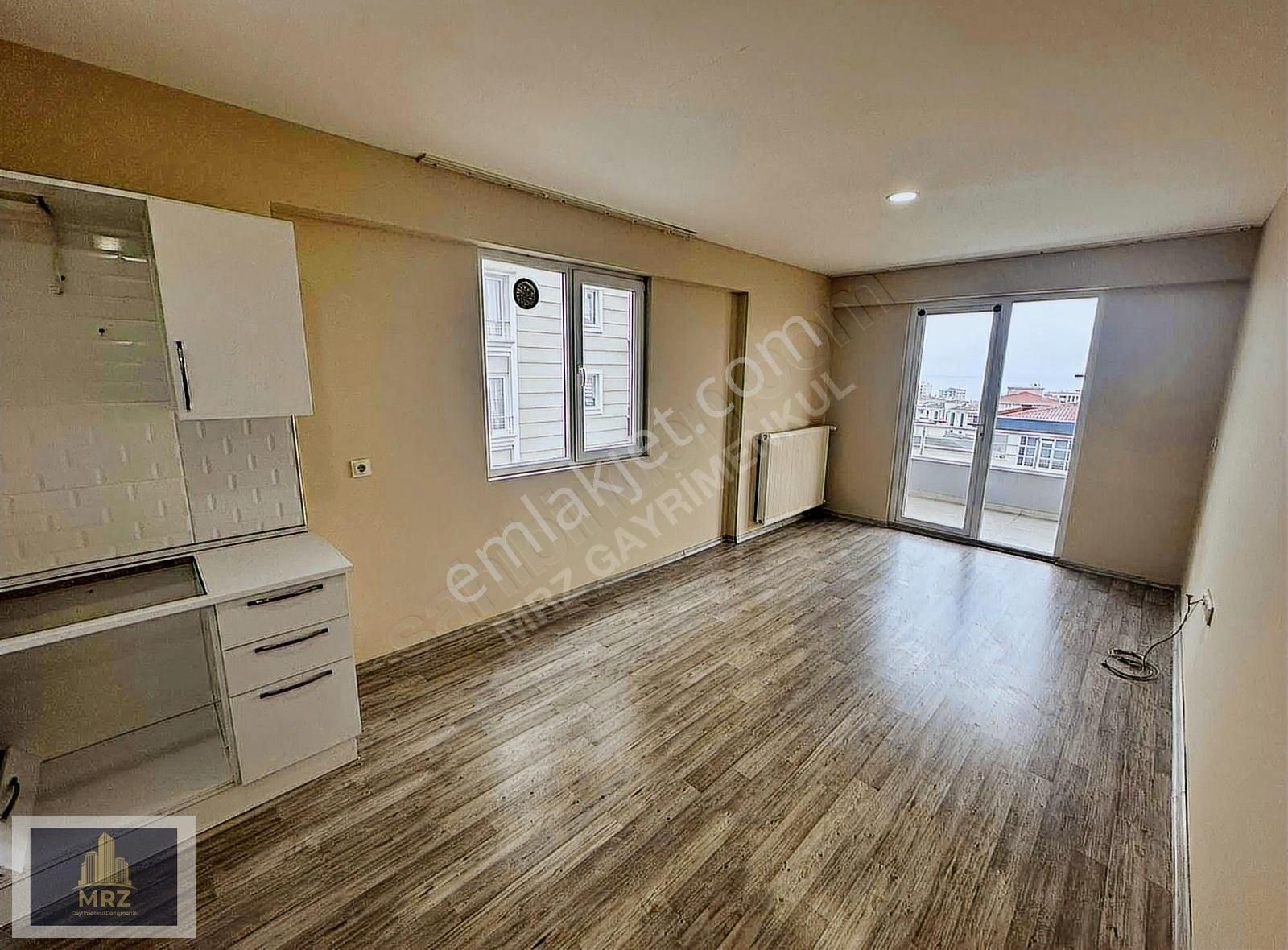 Deka Gayrimenkul'den Yenimahalle'de Kiralık Deniz Manzaralı 1+1