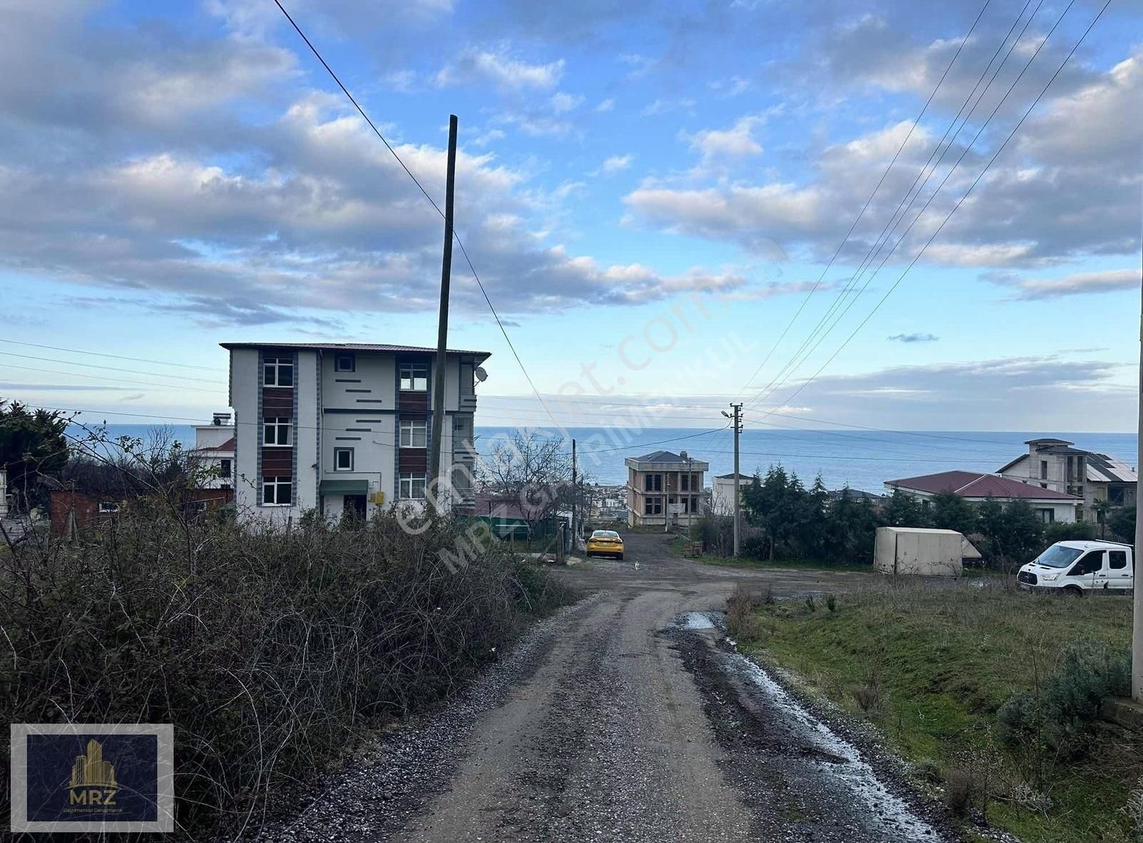 Deka Gayrimenkul'den Çakırlar'da Satılık 553 M2 Manzaralı Arsa