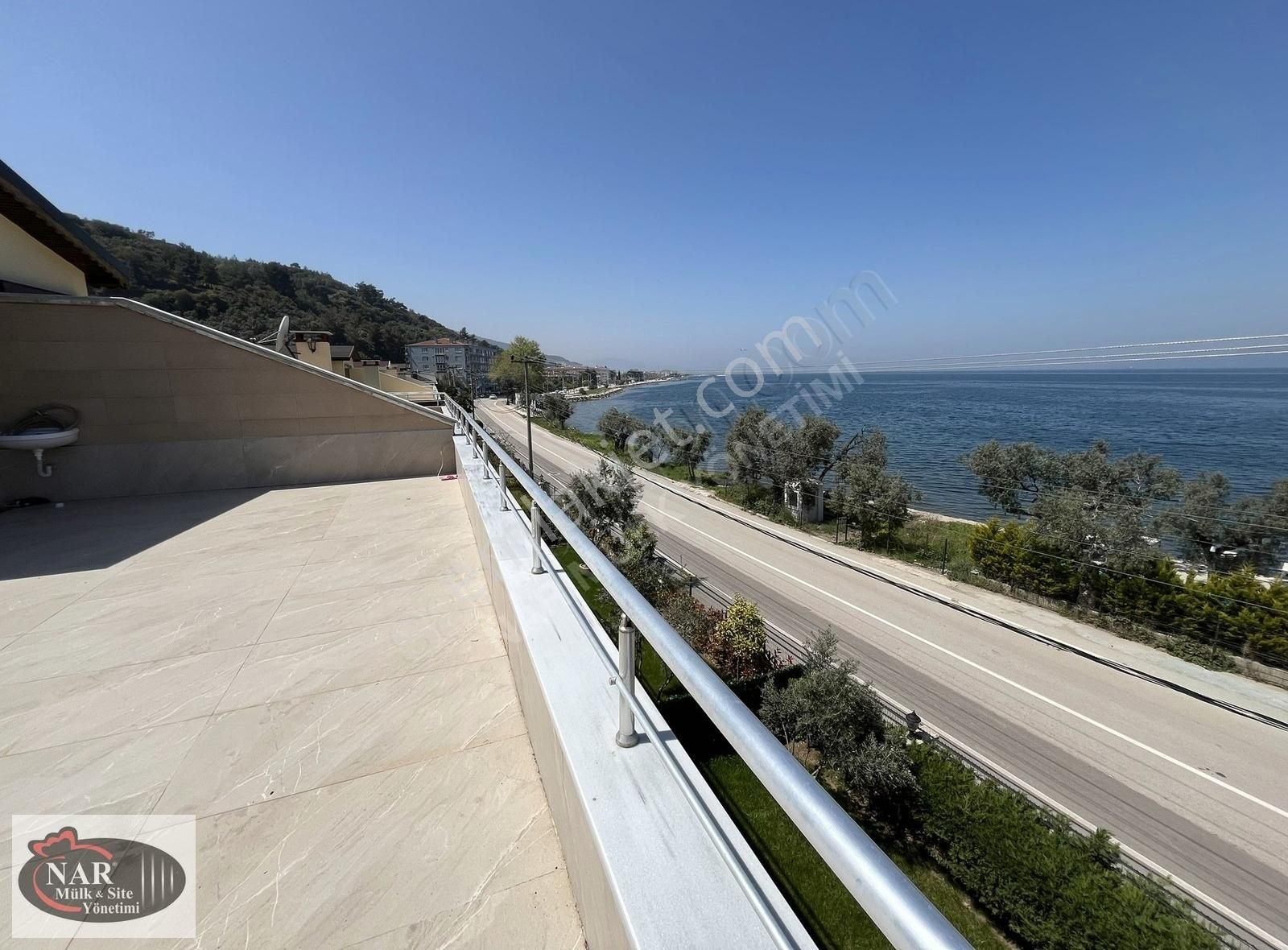 Kurşunlu'da Deniz Manzaralı 3 Katlı 4+1 Lüks Satılık Villa
