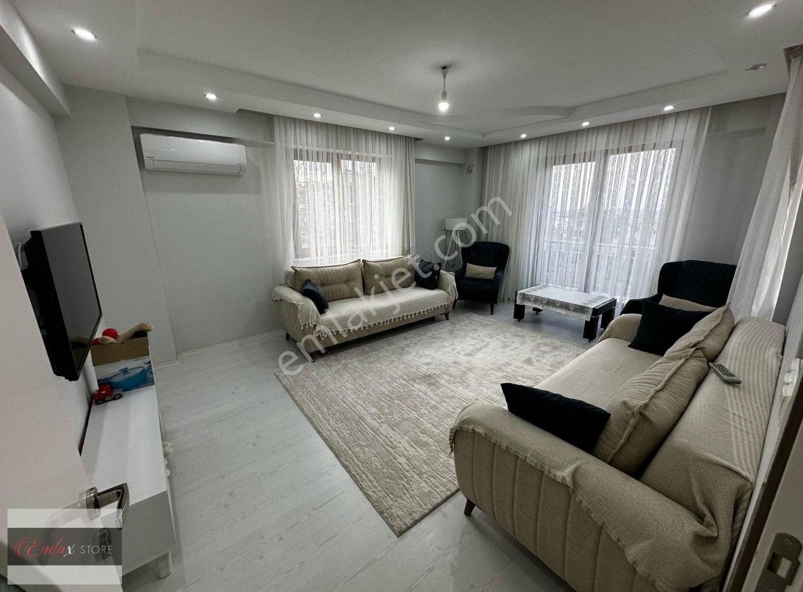 Zümrütevler'de Geniş Manzaralı Kullanışlı 3+1 Satılık Daire