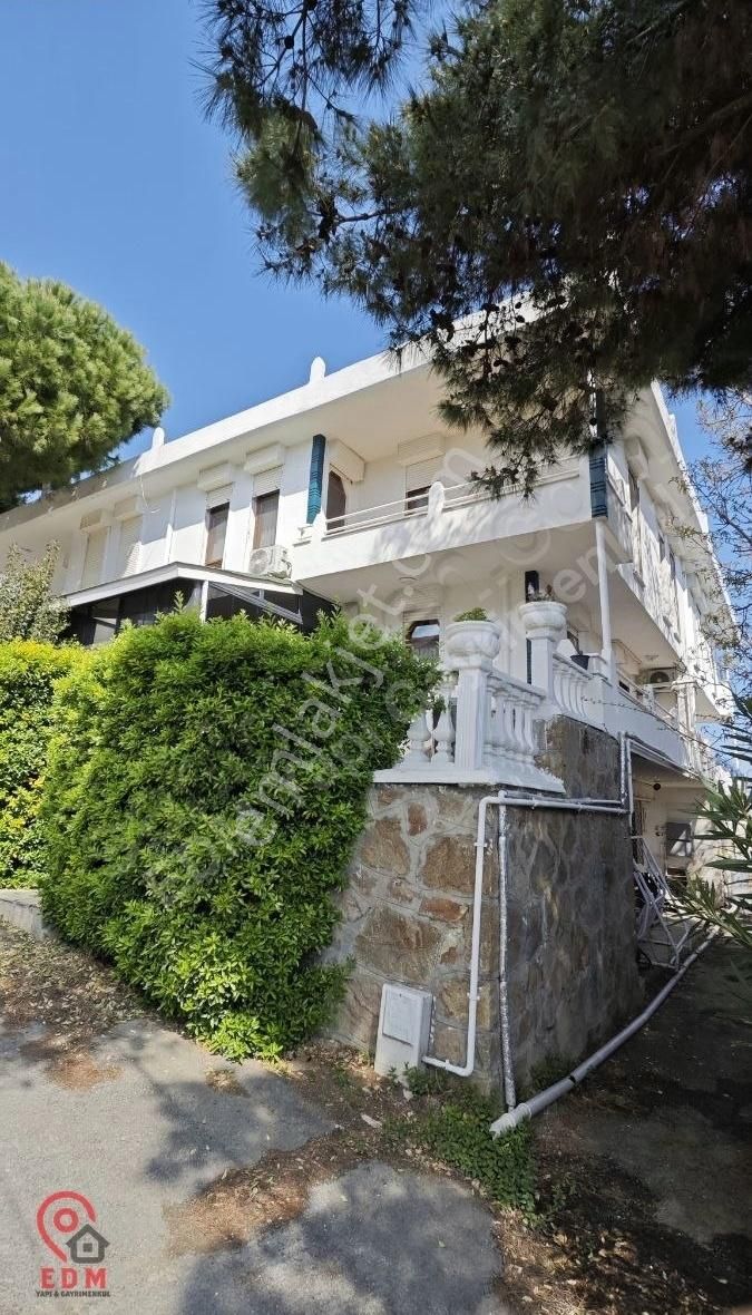 Silivri Selimpaşa Gökkuşağı Sahil Villalarında 3+1 Satılık Villa