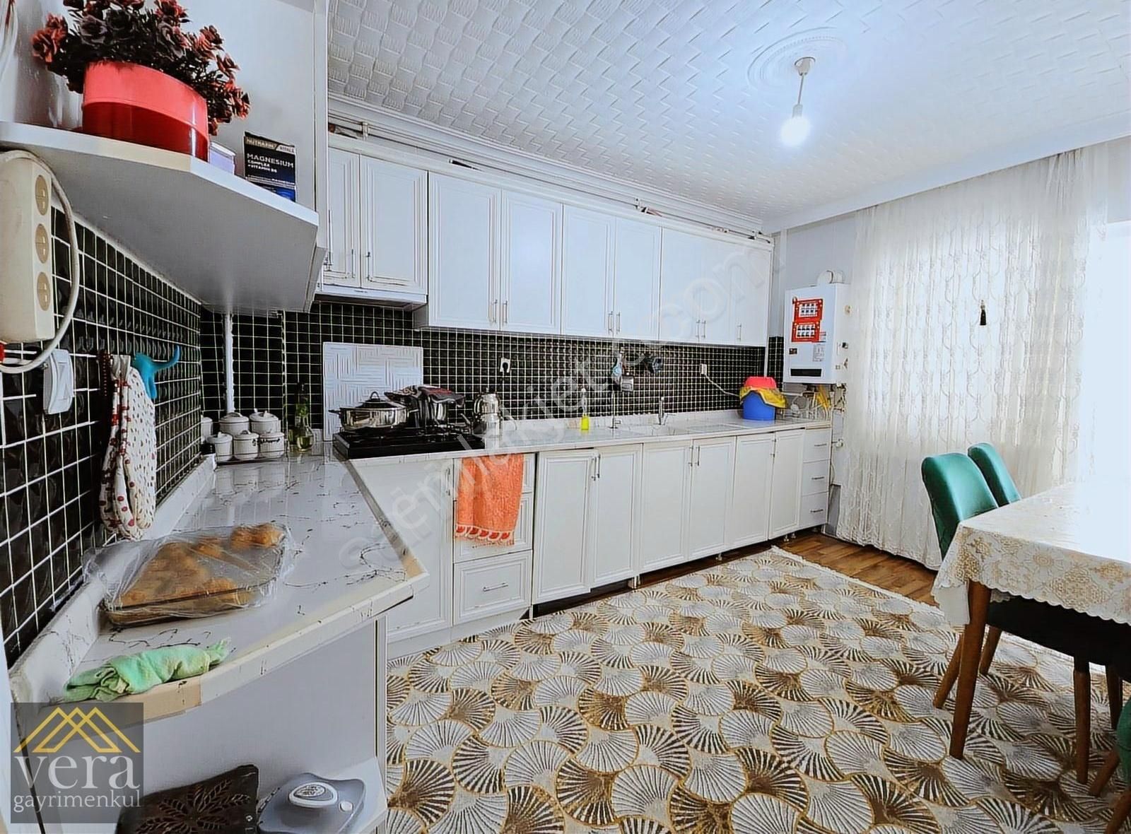 Kutlu'da Ara Kat Ön Cephe Park Manzaralı Full Yapılı 3+1 Satılık