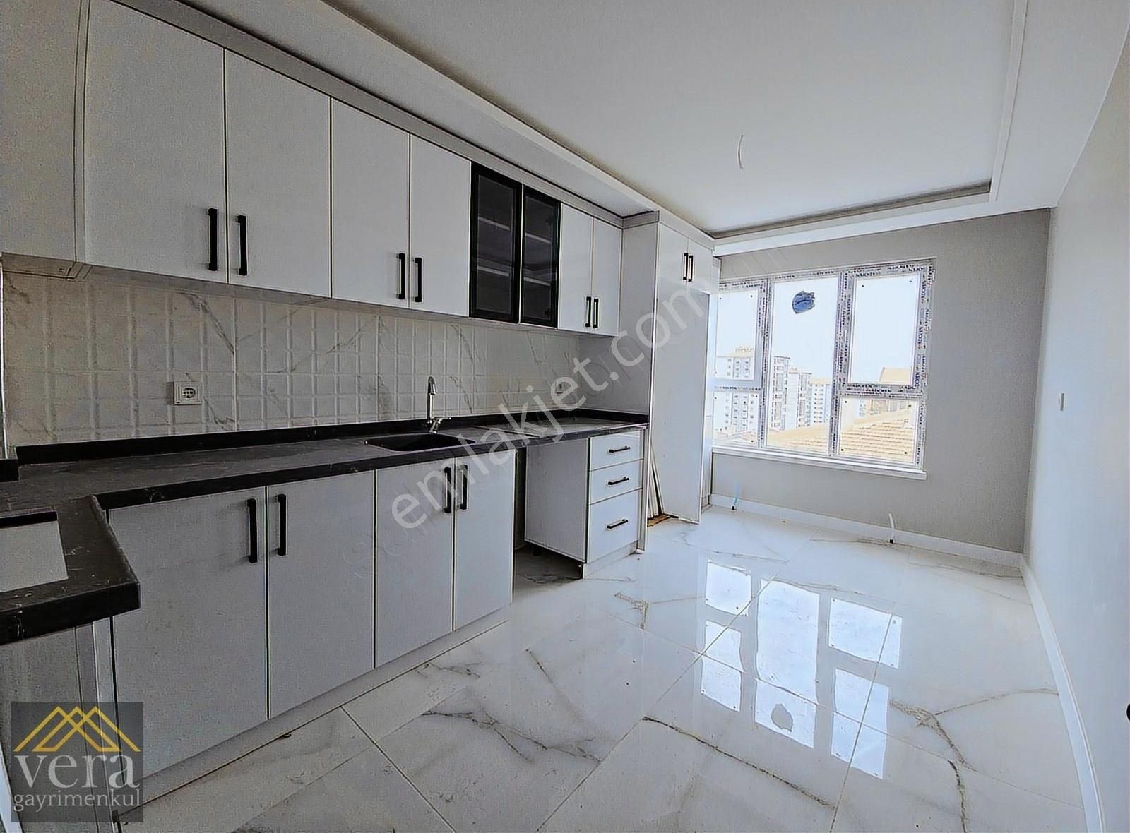 Şahintepe'de Manzaralı Full Yapılı Sıfır 3+1 Satılık Daireler...