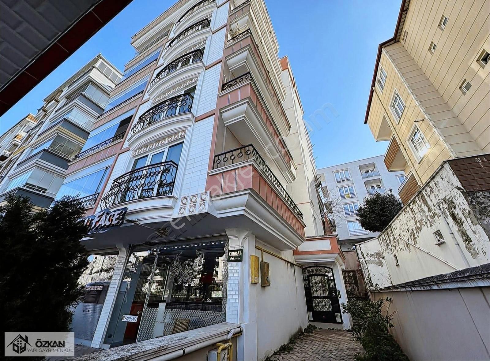 Denizevleri Tramvay Durağına Cephe Eşyalı 3+1 Daire