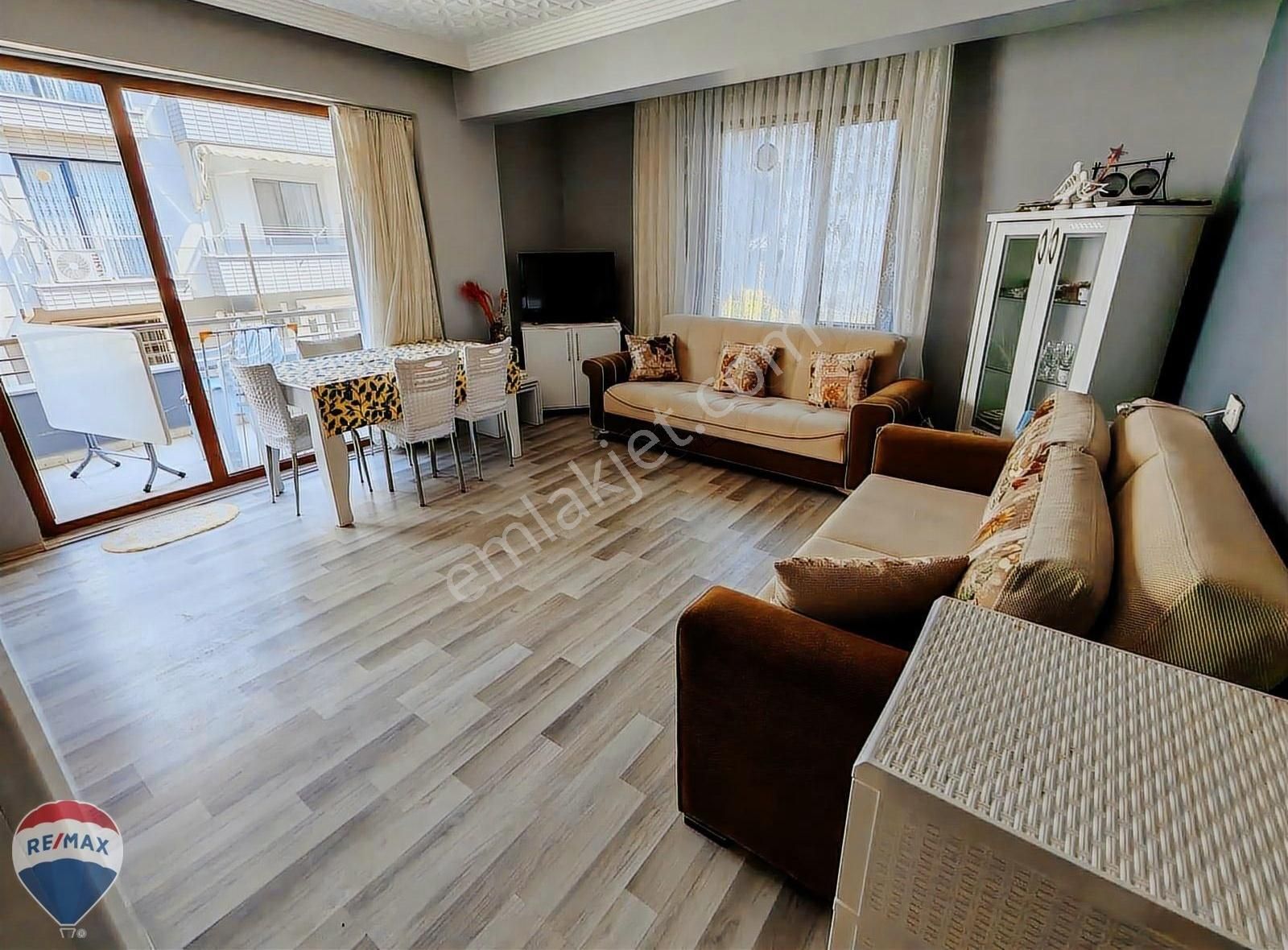Re/max Maviden Denize 2 Dak. Mesafede Kombi Petekli 2+1 Daire