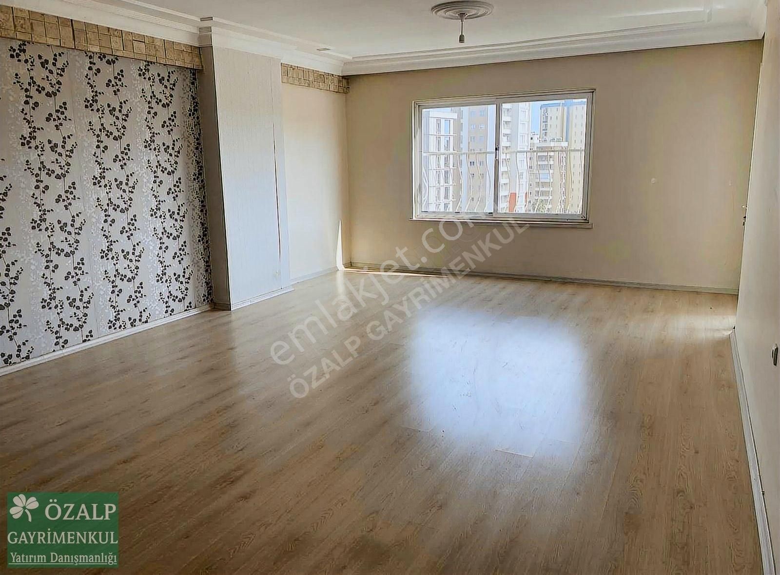Özalp'ten Merkez Mah.de 3+1 Kiralık Daire