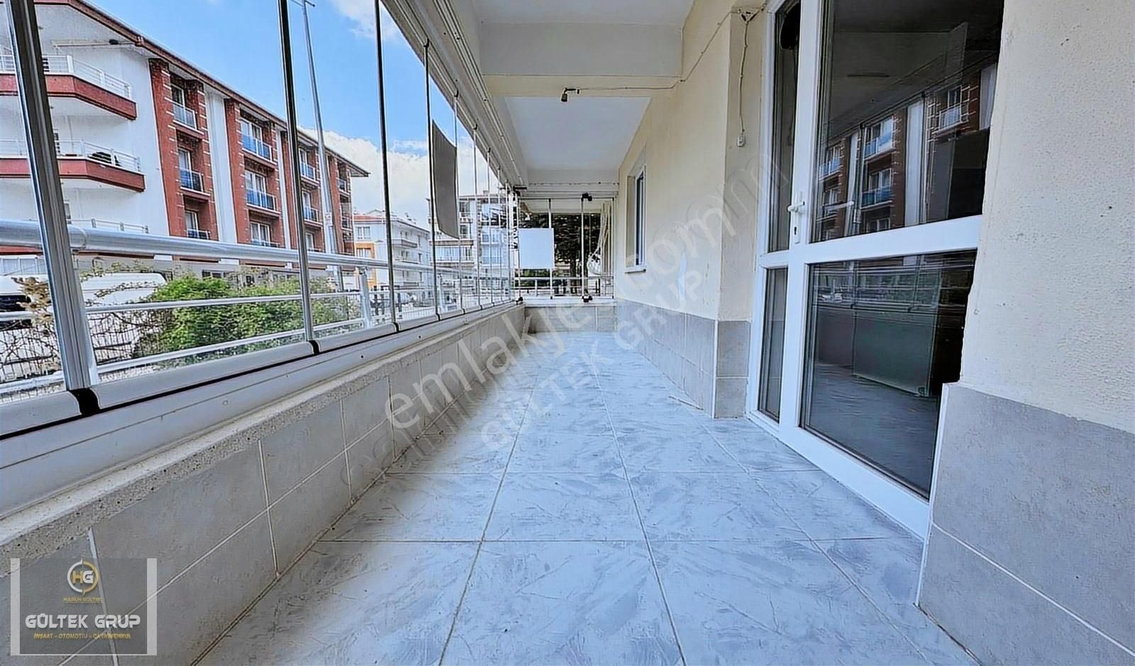 Kanuni'de Caddeye Yakın Geniş Balkon Ön Cephe Kiralık Daire