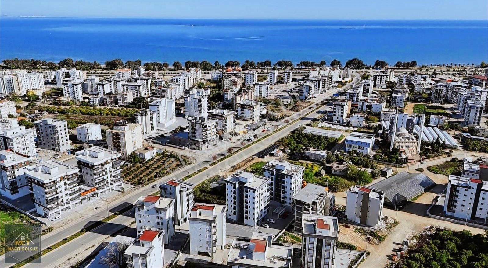 Finike Kum Mahallesinde Havuzlu Site İçerisinde Satılık 2+1