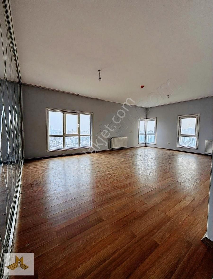 Site İçinde 3.5+1 Geniş M2 Ebeveyn Banyolu Temiz Kiralık Daire!