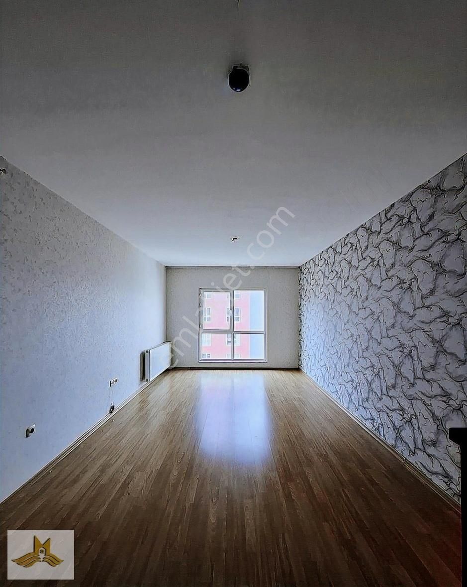 Metrobüse Yakın Site İçerisinde 1+1 Temiz Kiralık Daire!!