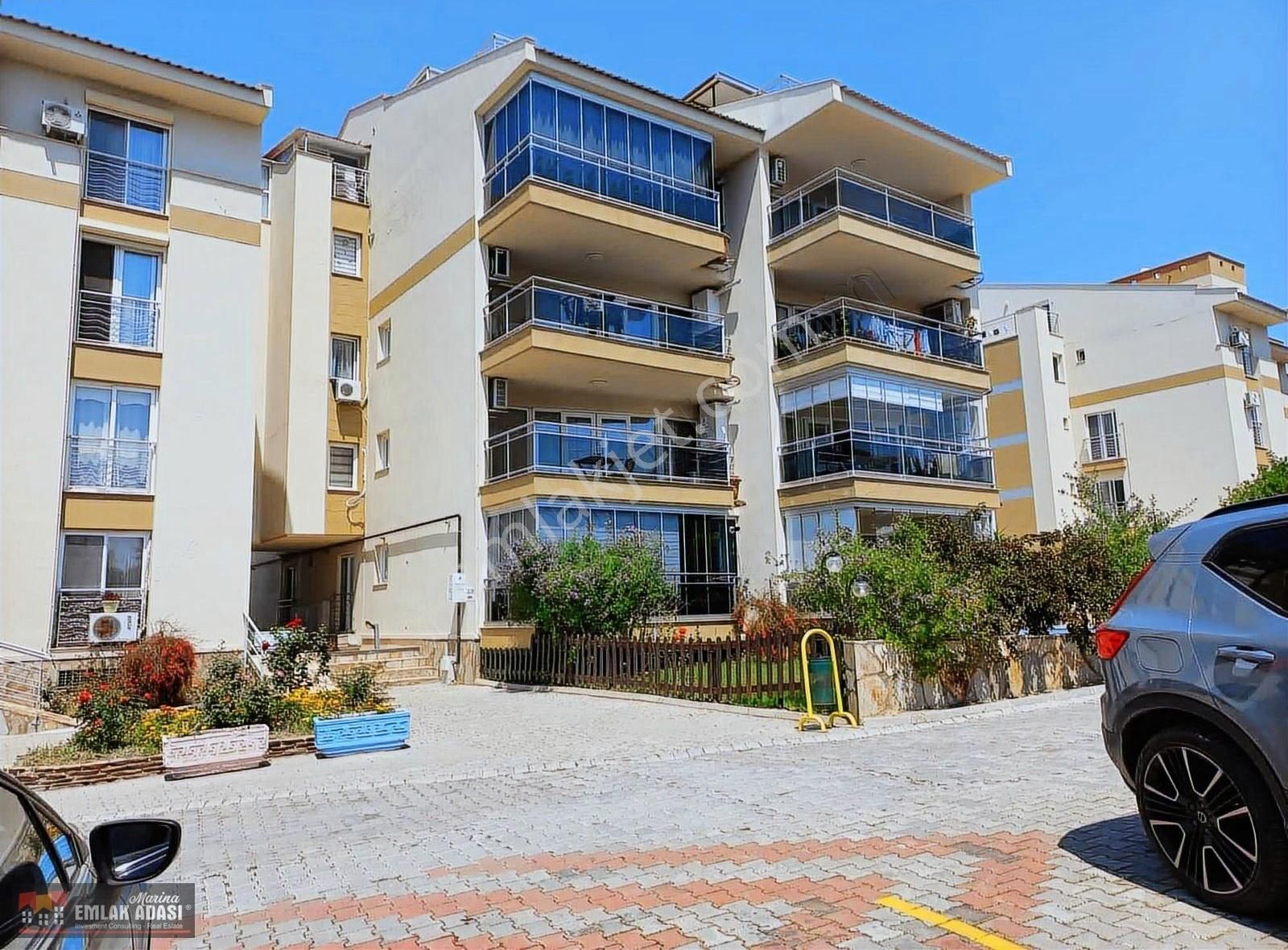 Kuşadası Ege Mah Havuzlu Site'de Geniş 3+1 Satılık Daire