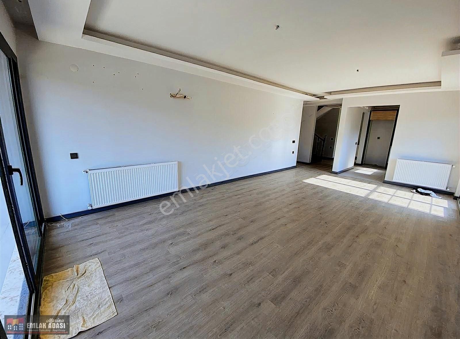 Kuşadası Merkezde 2+1 Yeni Geniş Kiralık Daire