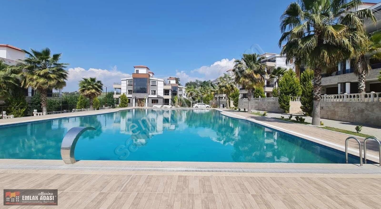 Kuşadası Karaovada Asansörlü Deniz Manzaralı Satılık Fourleks V