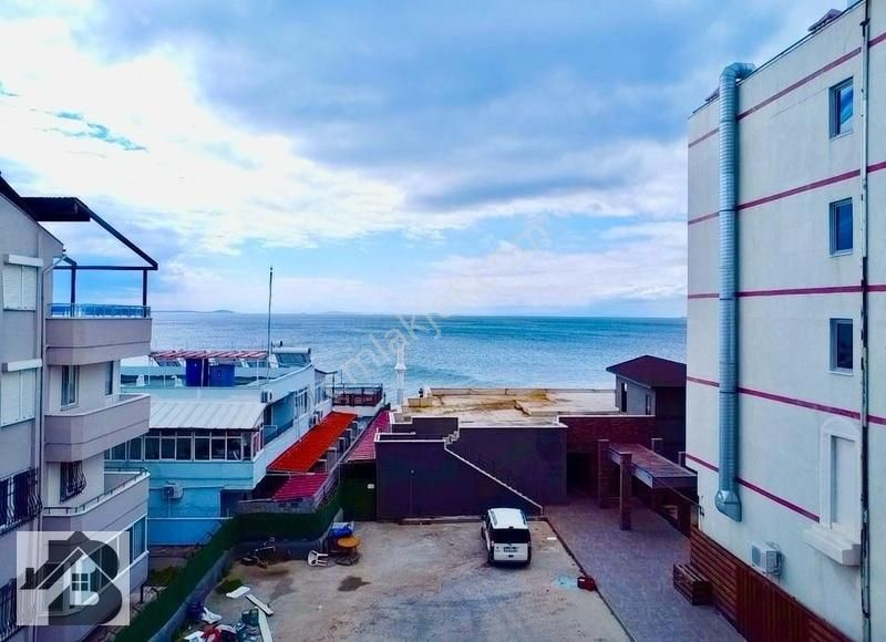 ⫸ Best Emlak'tan⫷akçay Kordonda Denize 20 Metre Mesafede Lüx 2+1