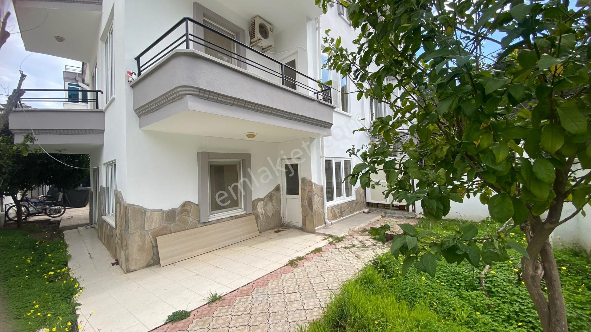 Kemer Merkezde Satılık 2+1 Bahçeli Dubleks Daire!