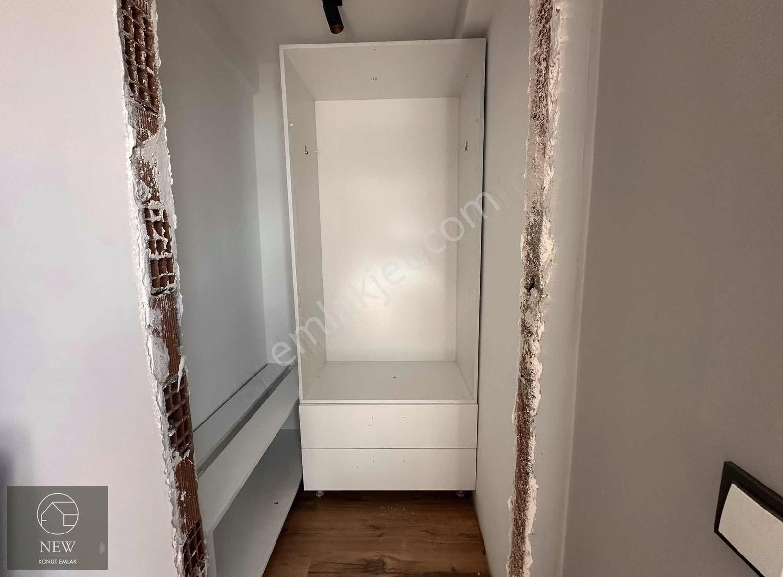 New Emlak'tan Şirintepe'de Satılık 2+0 Apart Daire