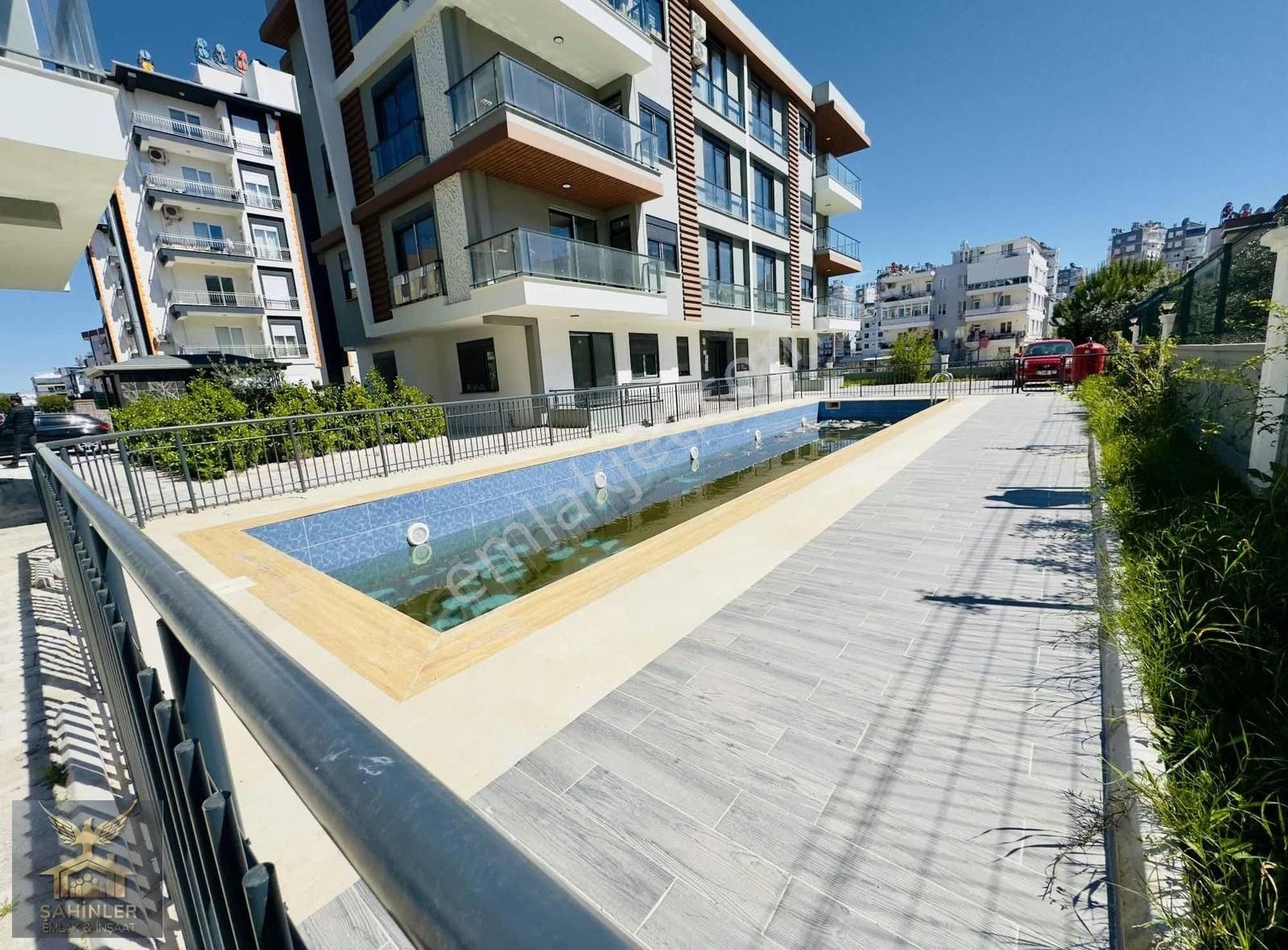 V.karşıyakada_havuzlu_iskanlı_asansörlü_2+1_105m2_daire