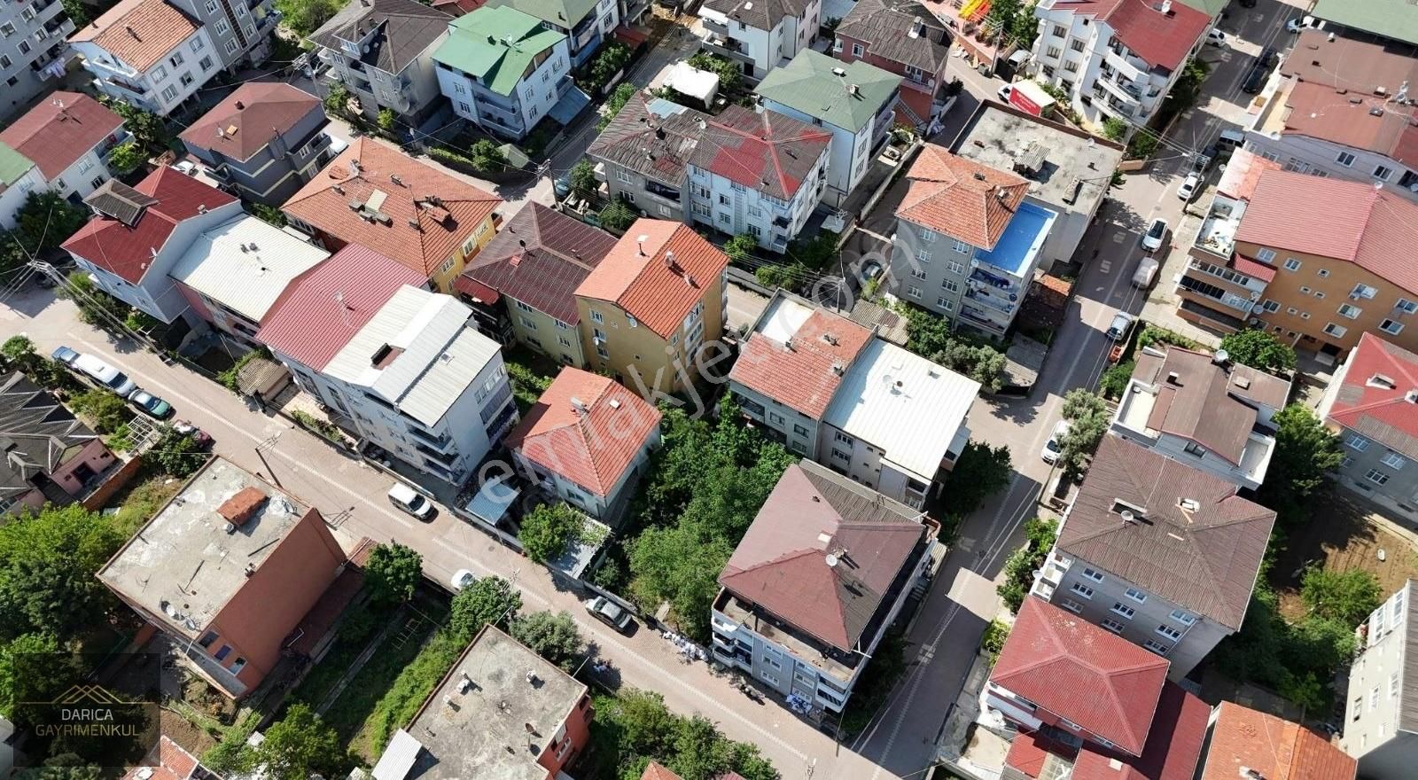 Nenehatun Mahallesinde Merkezi Konumda Caddeye Çok Yakın Arsa