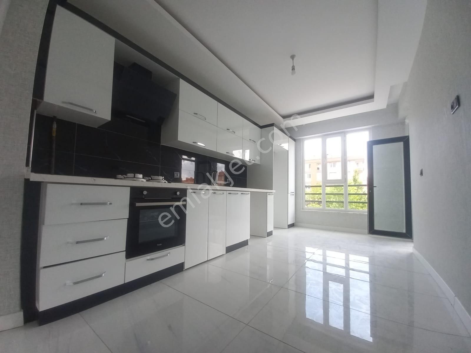 Emrah Çiftci'den Selçuklu Sancak Mah.novada Avm Civarı Satılık 3+1 Sıfır Daire