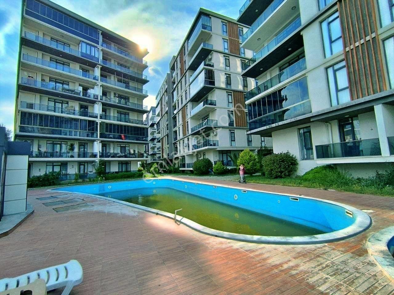 Uytundan Kadıköyde Site İçerisinde Ayrı Mutfaklı 3+1 Lüx Daire