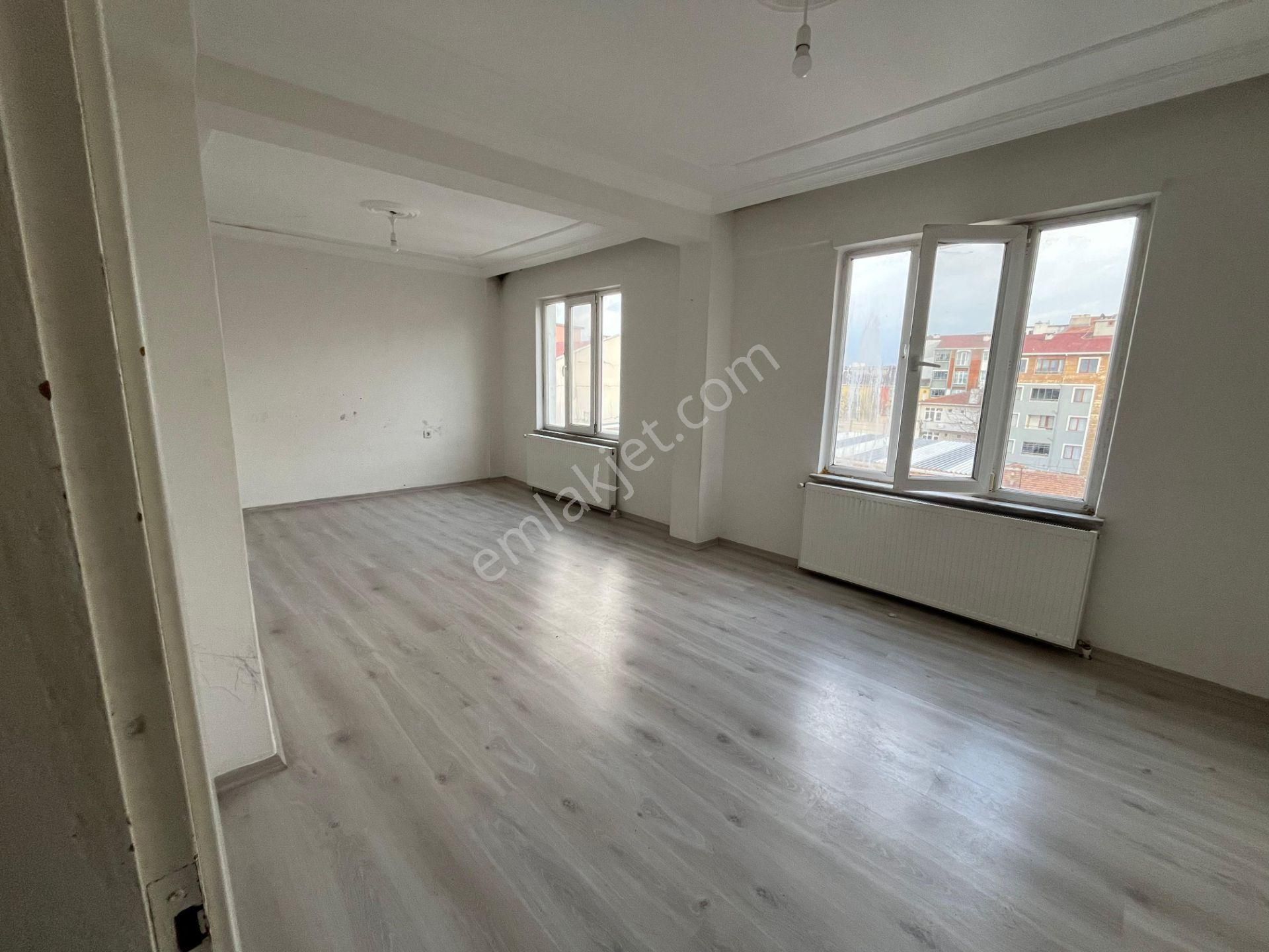 Hıdırağa Mahallesinde 2+1 Acil Satılık Daire