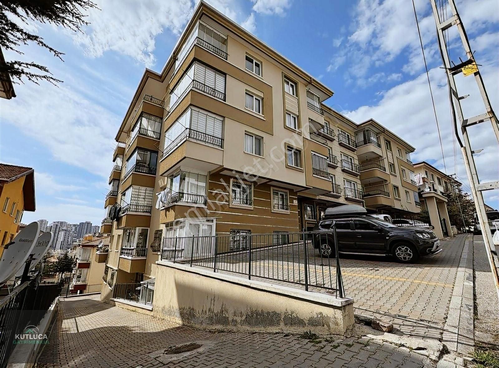 3+1 Cadde Paraleli İskanlı Ara Kat Masrafsız Semt Pazarı Karşısı