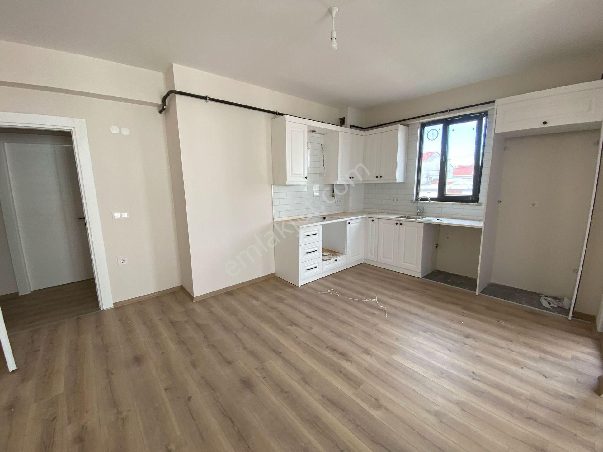 Cumhuriyet Mah. 80m2 2+1 3.kat Satılık Daire
