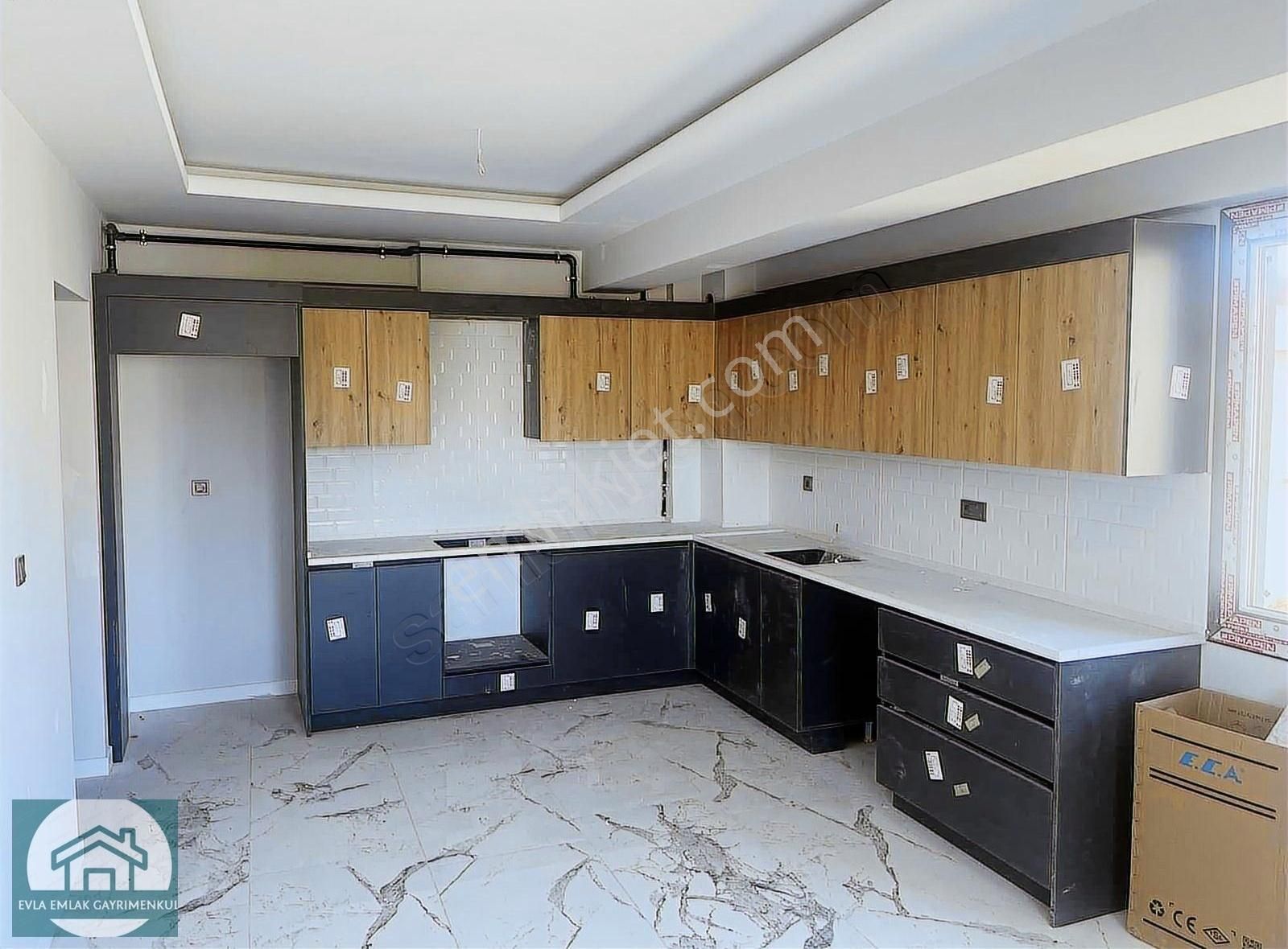 Uşak Merkez Cumhuriyet Mahallesinde Satılık 2+1 Daire