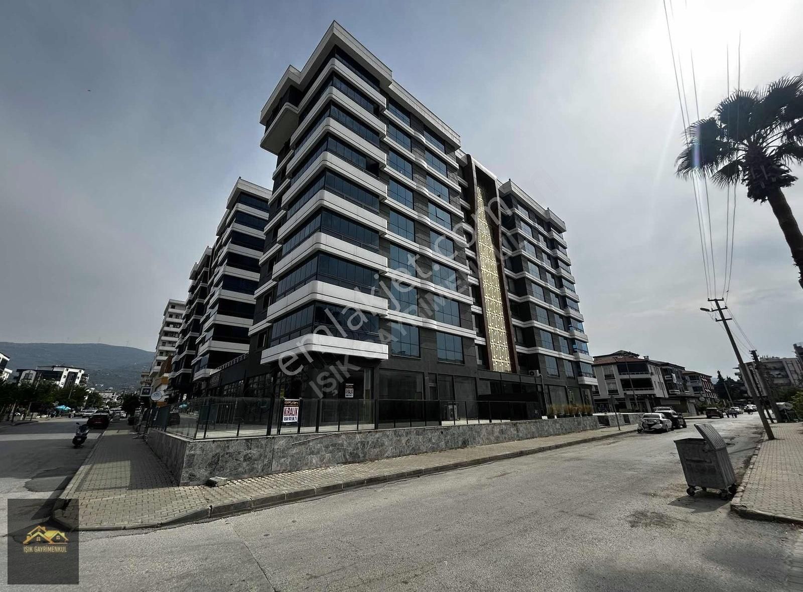 Işık Gayrimenkul'den Kiralık Hürriyet Mh. Net 290 M2 İşyeri