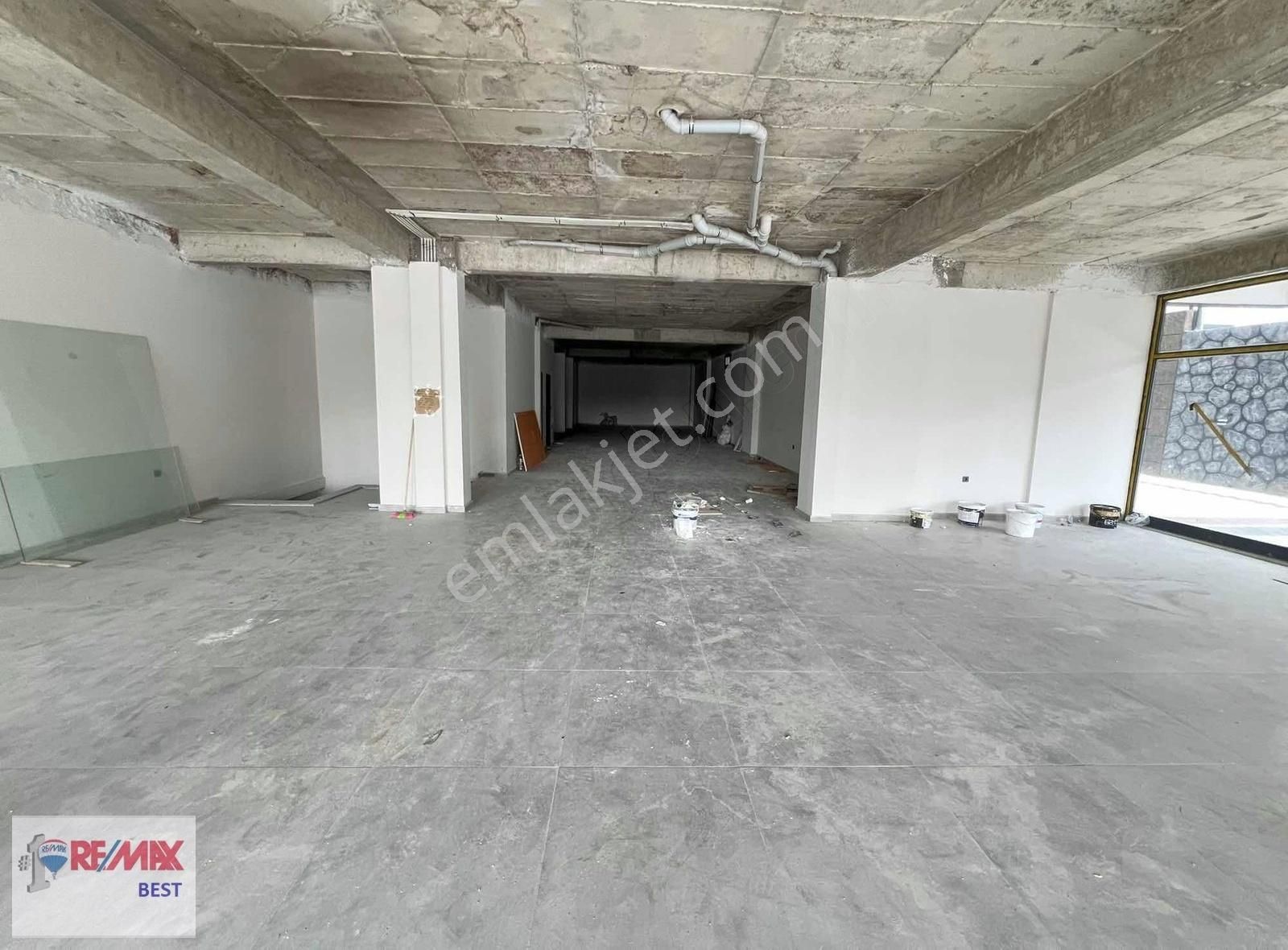 Menemen Irmak Mahallesinde Kiralık Cadde Üstü Sıfır Dükkan