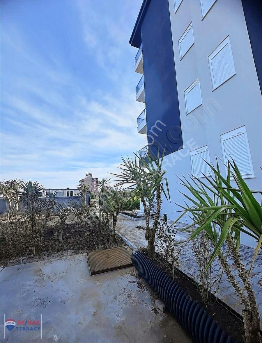 Yeniköyde Arakat Satılık 1+1 50 M2 Net Son 2 Daire
