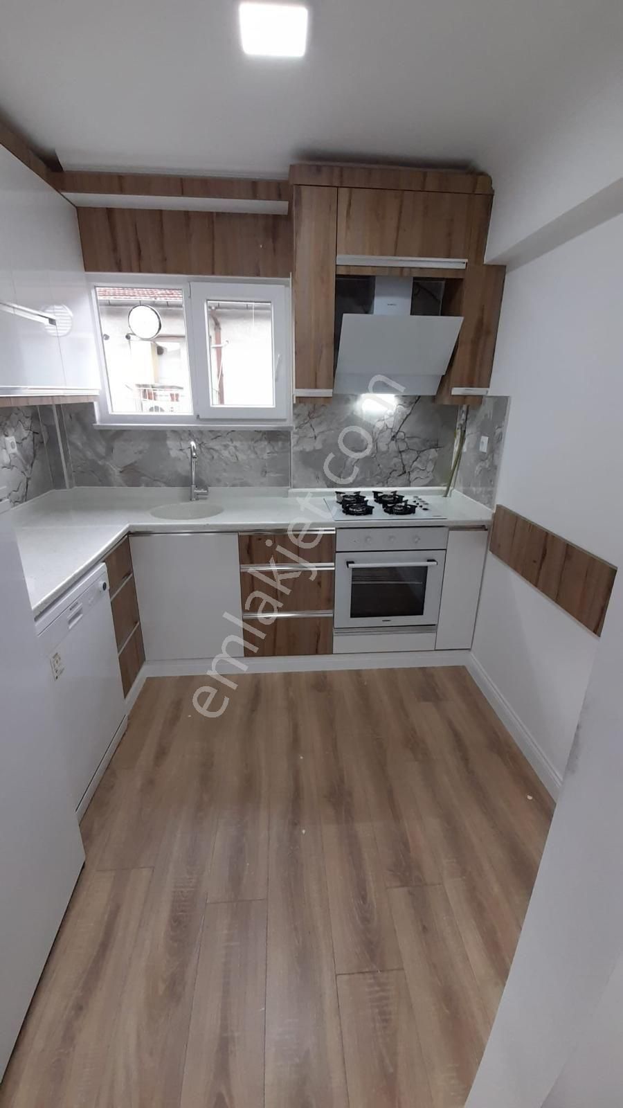 Altıparmakta 2.5+1 Satılık Daire