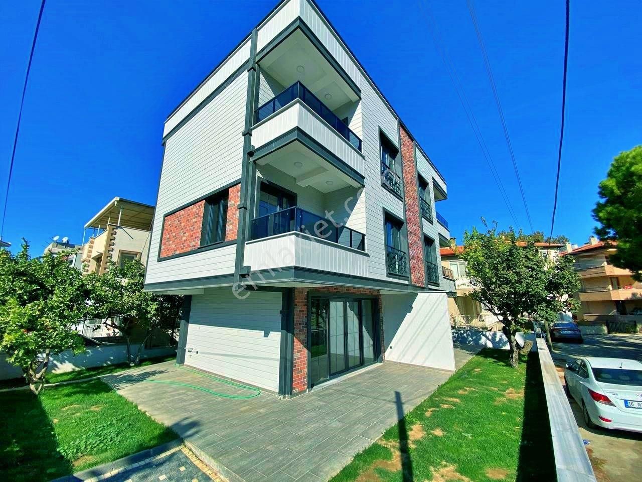 Uytundan Burhaniye Bahçelievler'de Satılık 3+1 Lüks Villa