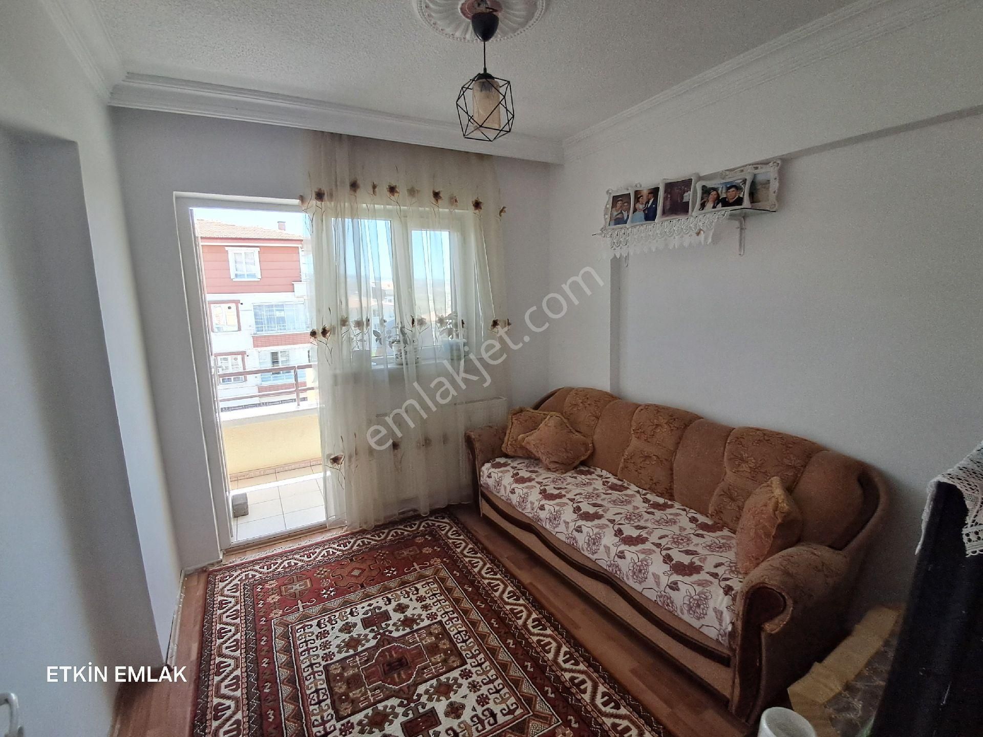 Küçükkayaş Mahallesinde Cadde Üzerinde 5+1 Teras Kat Daire