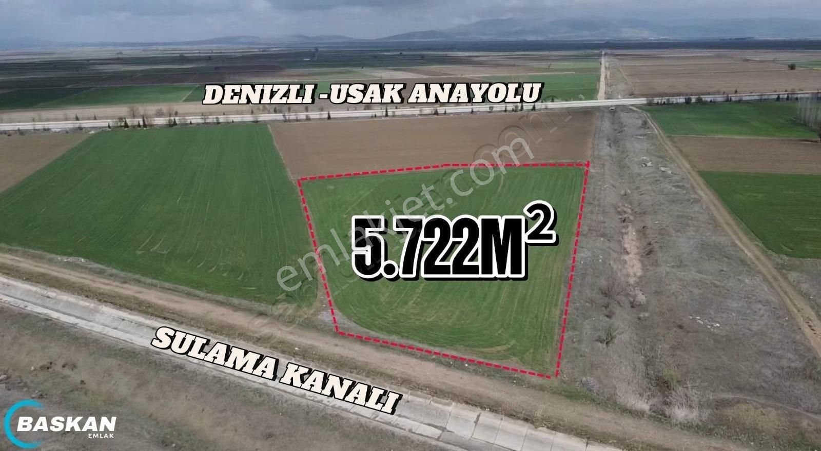 Baklan'da Denizli Uşak Anayolu Yakın Mesafede Sulak Tarla
