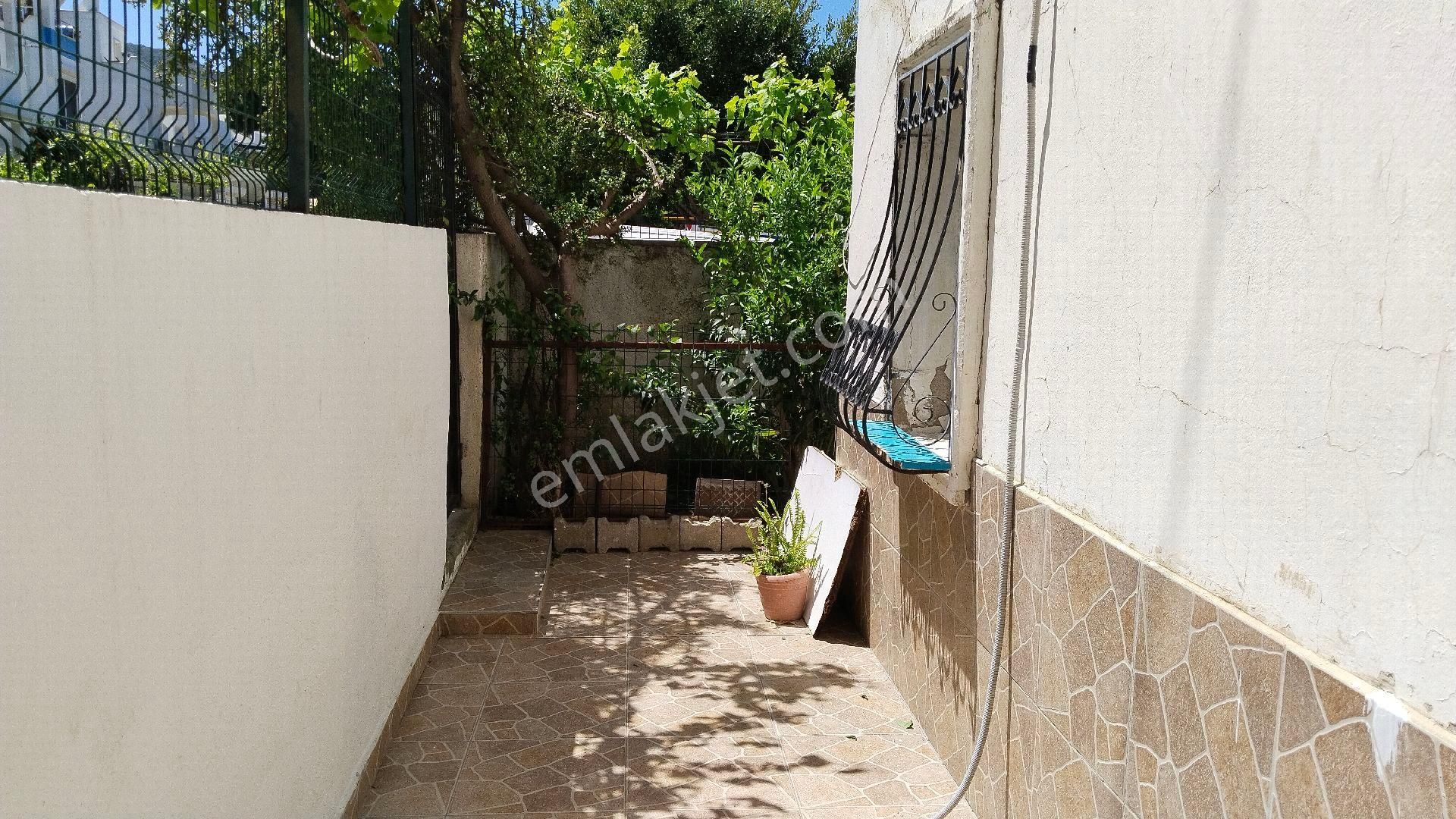 Bodrum Turgutreis Akçaalan Da Merkezde Pazar Yerine Çok Yakın