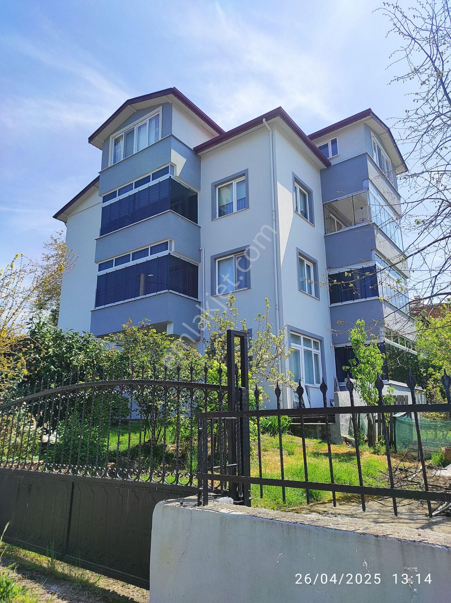 Üniversite Ve Yurtlara Komşu – Bahçeli 4 Katlı, Dubleks, Köşe Parsel, Müştemilatlı Komple Bina