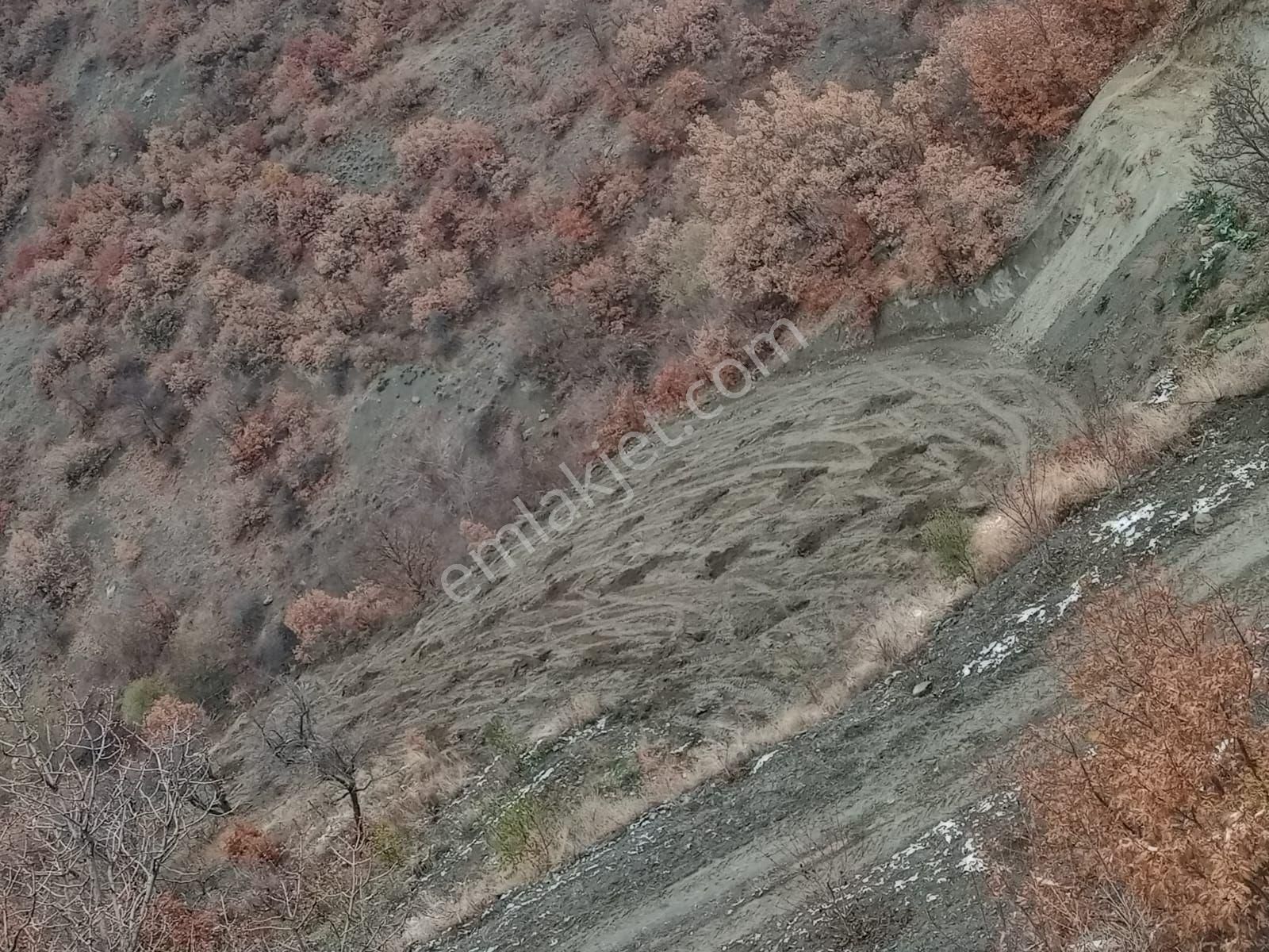 Tokat Merkez Emirseyit Beldesinde Bozatalan Mahal. Ev İçerisinde Satlık Tarla - Görsel 35