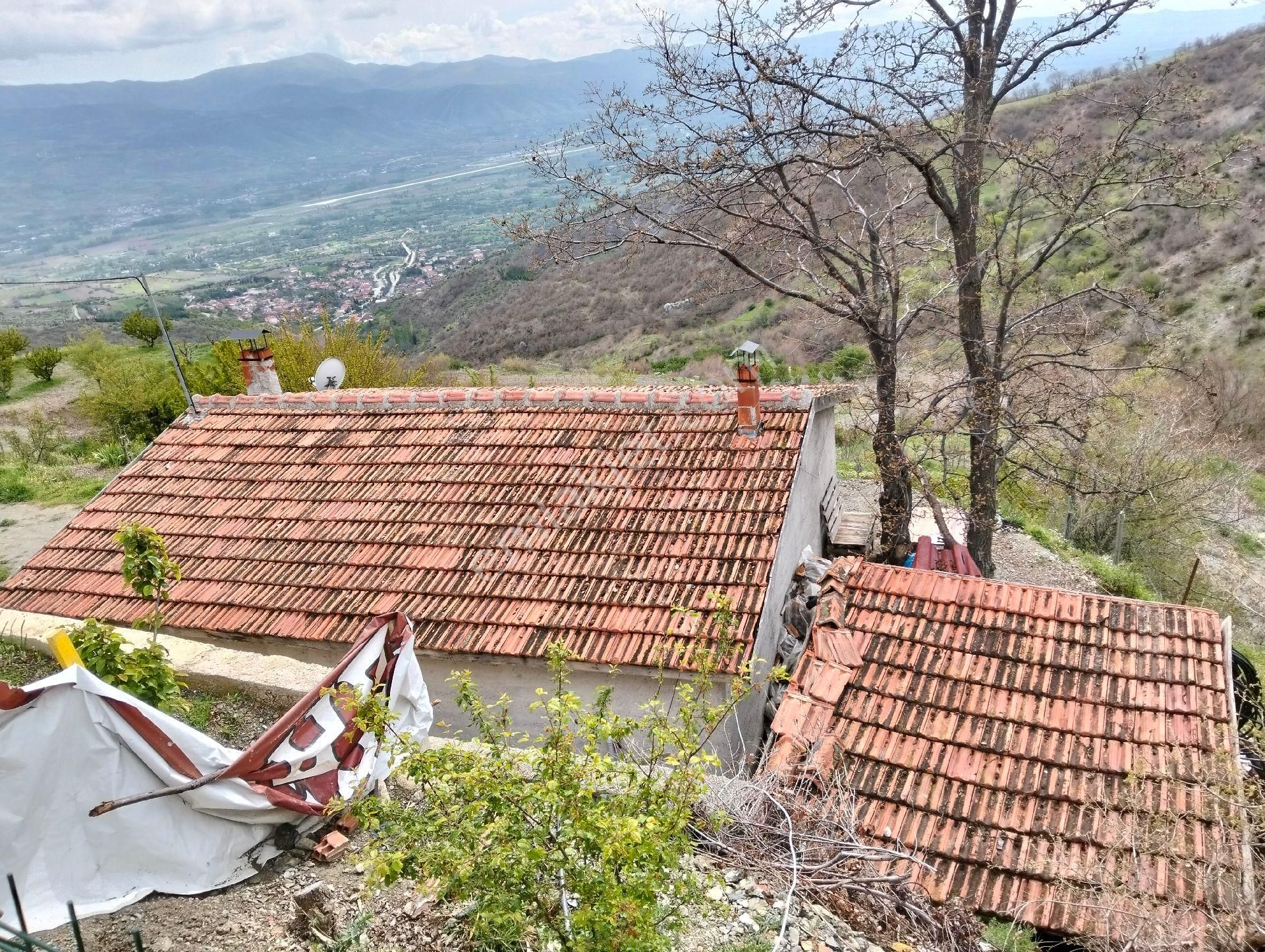 Tokat Merkez Emirseyit Beldesinde Bozatalan Mahal. Ev İçerisinde Satlık Tarla - Görsel 2