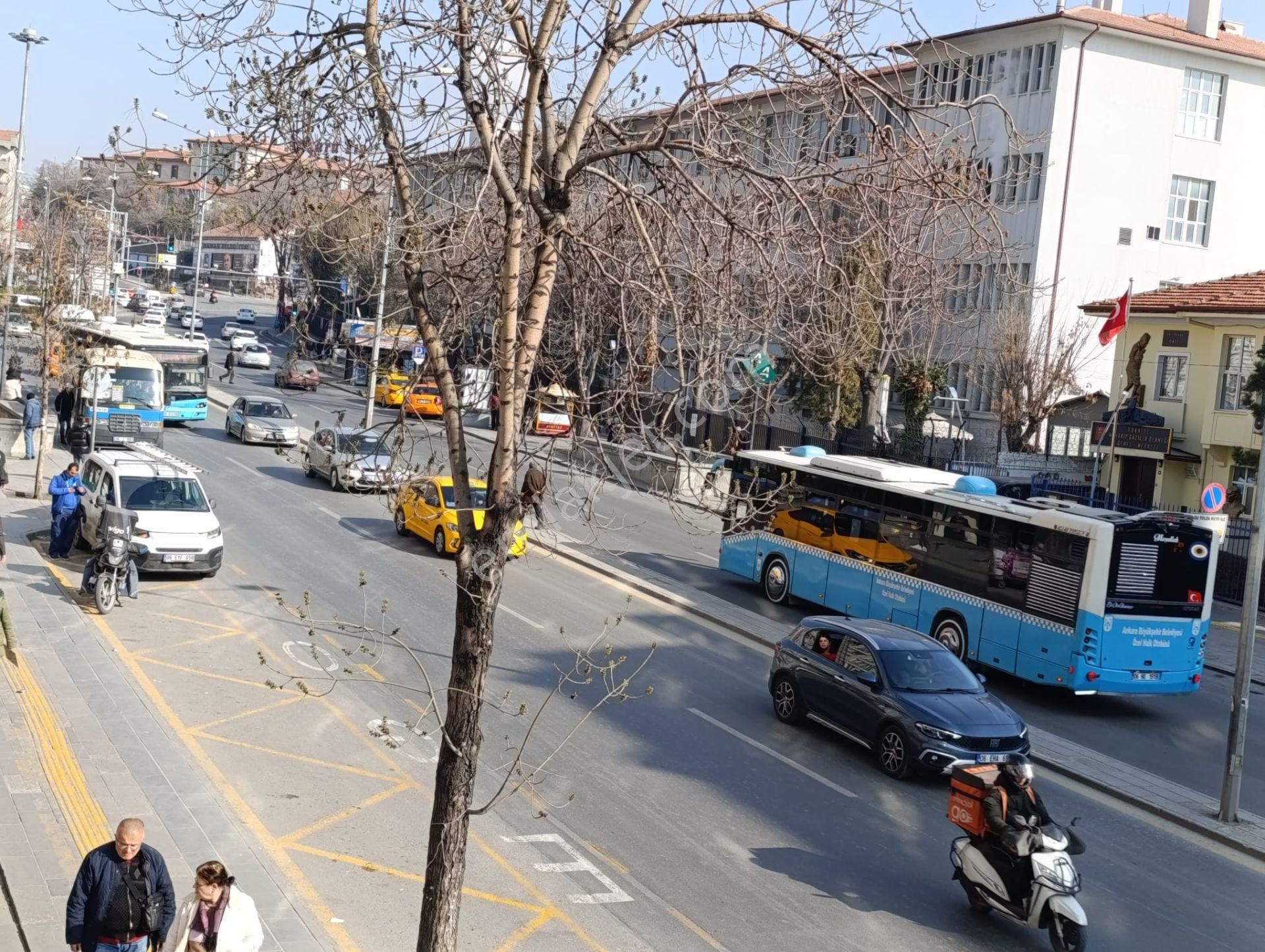 Metro Durağına 2 Bina! Cebeci Göbekte Ara Kat Asansörlü Kiralık