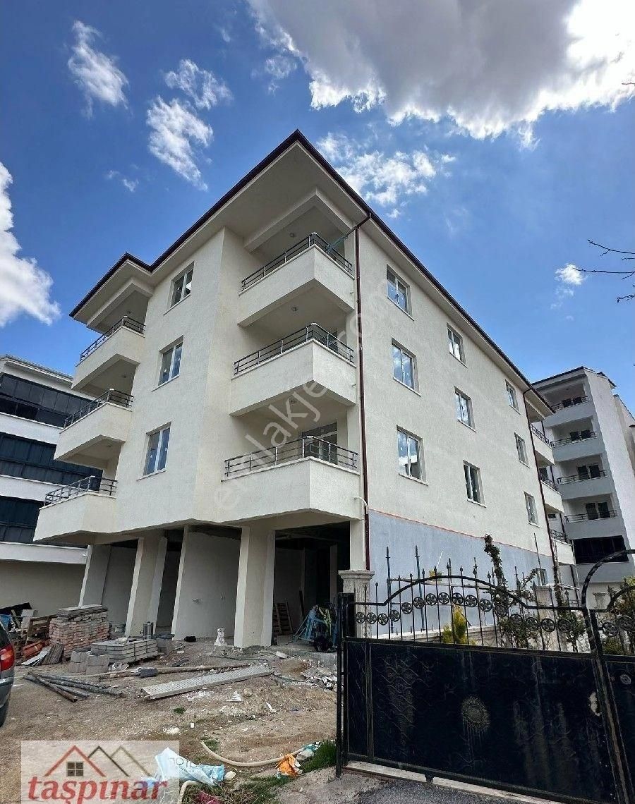 Taşpınar Gayrimenkul'den Satılık Ortaköyde 2+1 Daire
