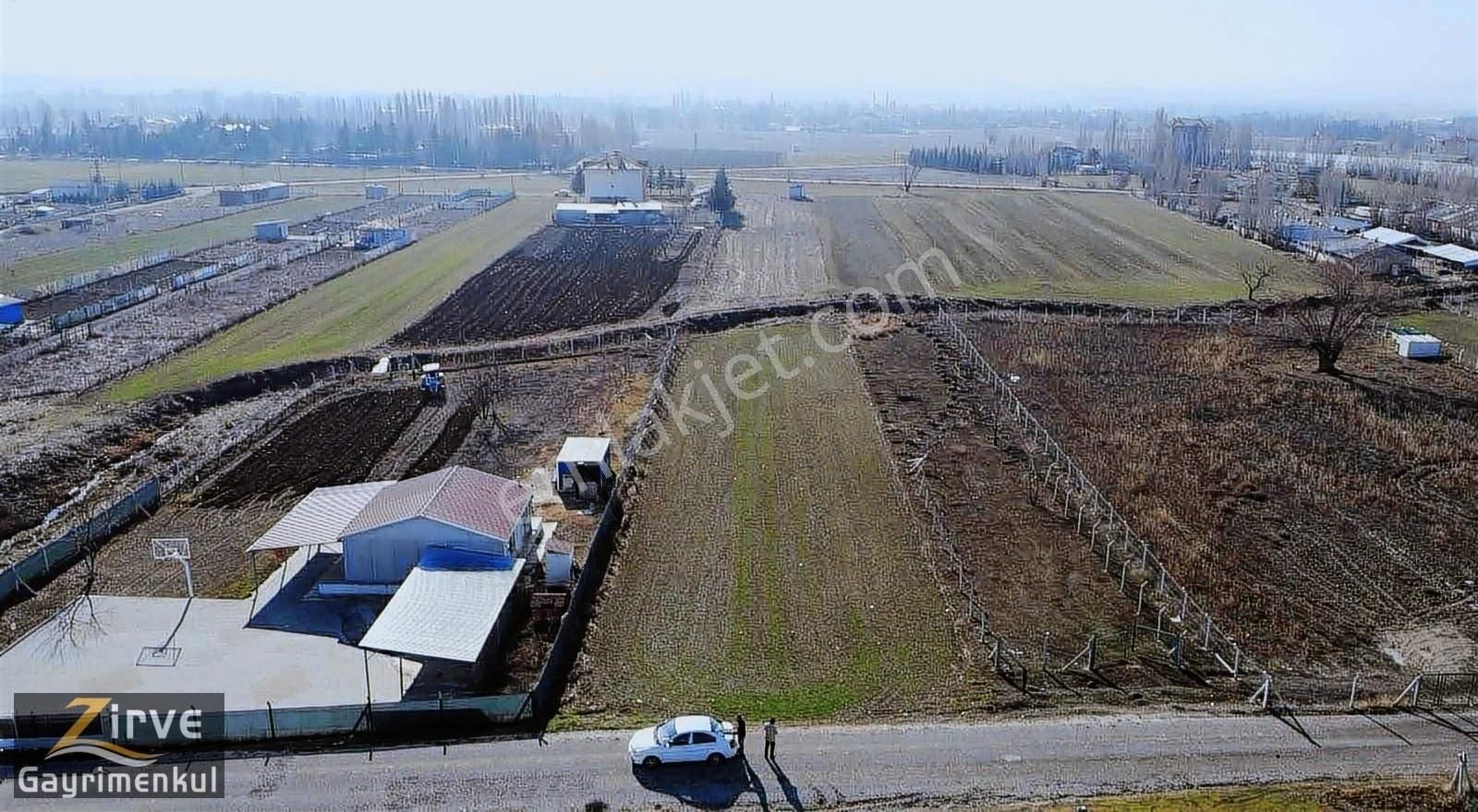 Zirve'den Büğdüz Mahallesi Tek Tapu 1040 Metre Yola Cephe Tarla