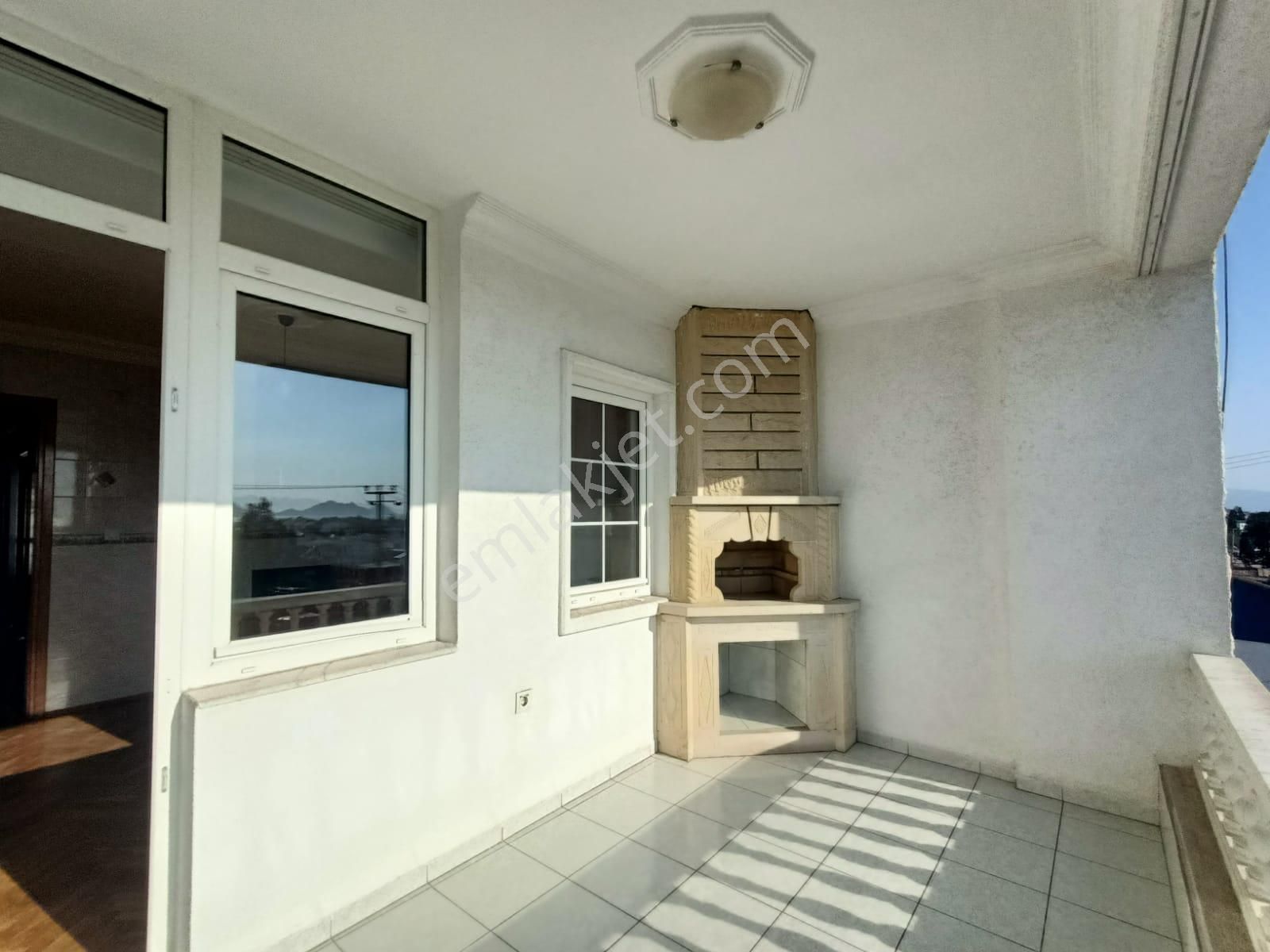Yorulmaz'dan Aileye Kiralık Bakımlı 3+1 Üst Kat Manzaralı Daire