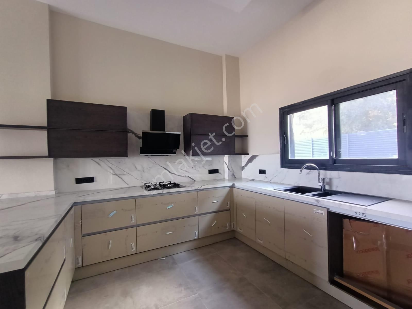 Yorulmaz'dan Deniz Manzaralı Özel Havuzlu 3+1 Tek Katlı Villa - Görsel 10